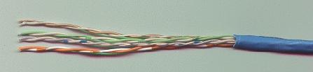 UTP-kabel: Ontmantel de kabel ruim voldoende om de aders netjes te kunnen onttwisten